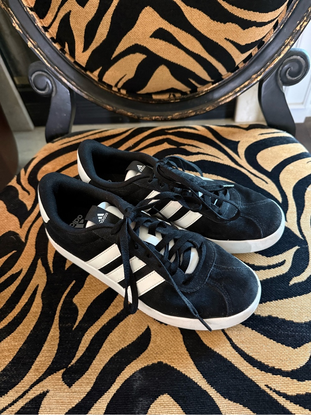 Men’s Adidas Size 8.5 Black Suede Sneakers with White Stripes-EUC